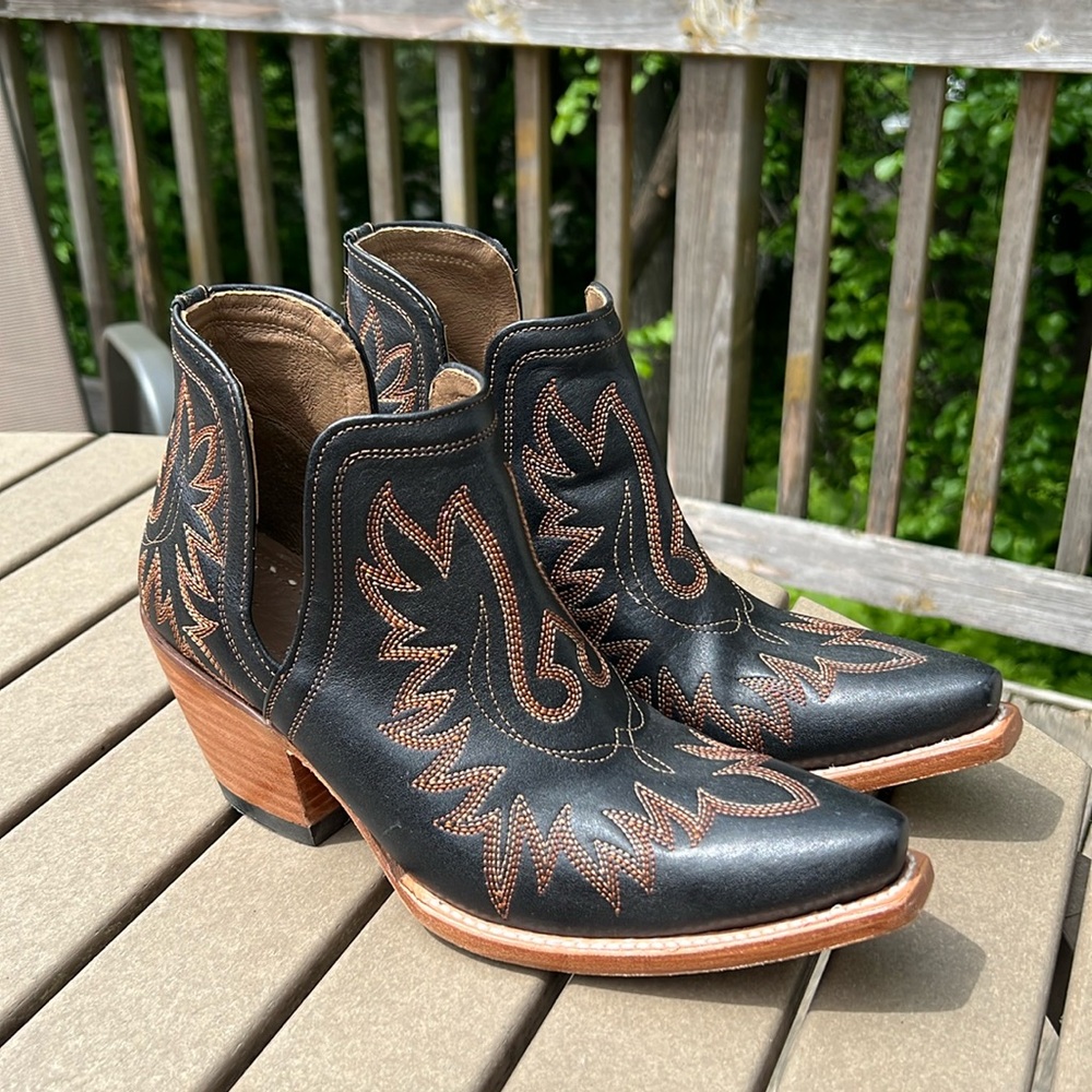 Ariat Dixon cowboy booties sz 10